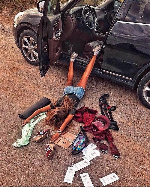 Lầy như BB Trần, Sĩ Thanh: Khoe hàng hiệu xế sang cũng phải theo trend ngã sấp mặt mới chịu-10