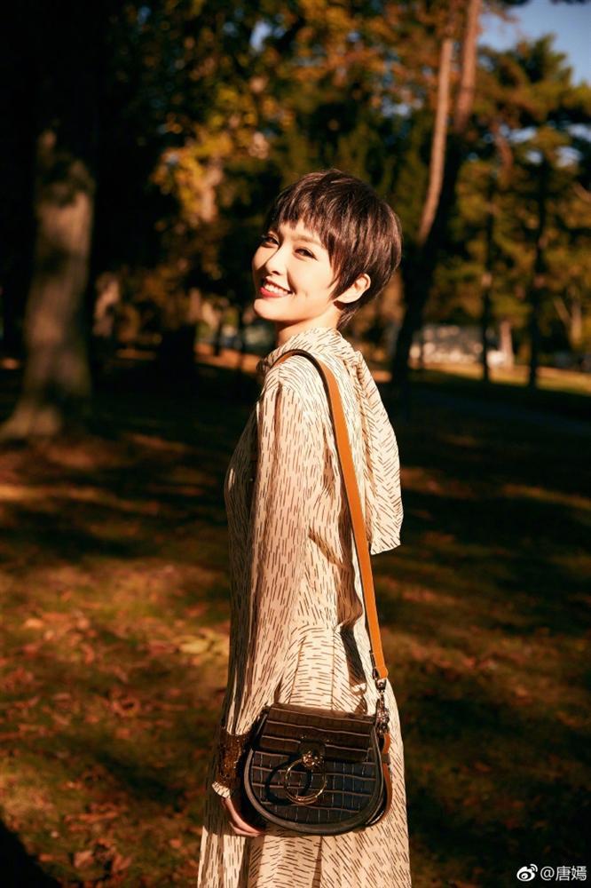 Vừa rộ tin chuẩn bị kết hôn, Đường Yên đã xuất hiện gây shock với tóc tém ngắn-4