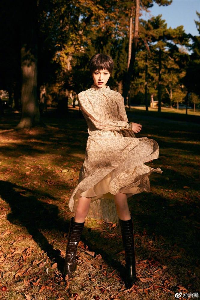 Vừa rộ tin chuẩn bị kết hôn, Đường Yên đã xuất hiện gây shock với tóc tém ngắn-6