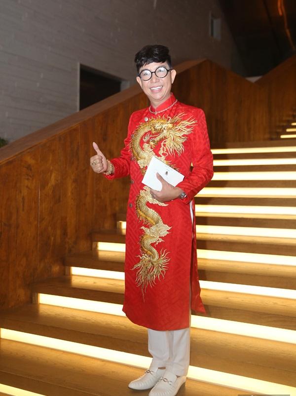 SAO MẶC XẤU: Đức Phúc mặc áo như nilon bóng lộn - Thúy Nga phô trương vòng 1 quá đà-1