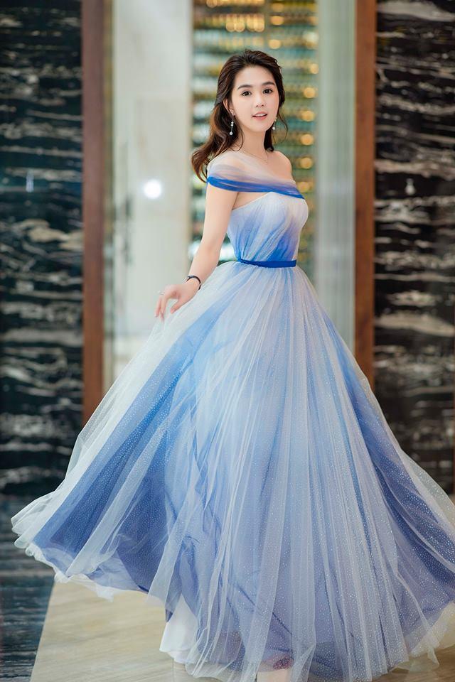Ít ai biết sau chiếc váy xanh Cinderella lộng lẫy nhất màn ảnh là nỗi đau  tưởng như tra tấn