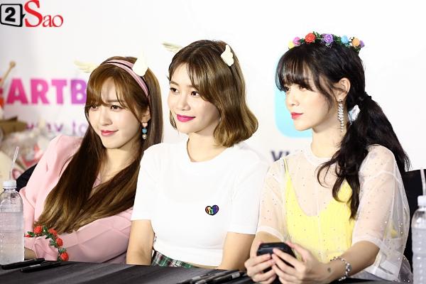 Fan Việt đóng giả Valak hù dọa Hyomin T-Ara, AOA rạng rỡ trong buổi ký tặng-14