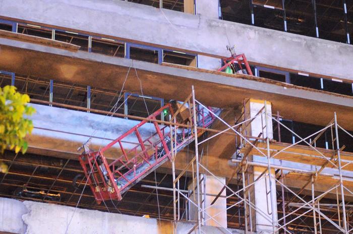 Khởi tố vụ khung sắt rơi từ tầng 16 đè chết người đi đường-1