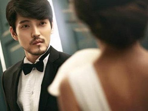 Bí mật kinh hoàng của bạn gái trong chiếc laptop hỏng