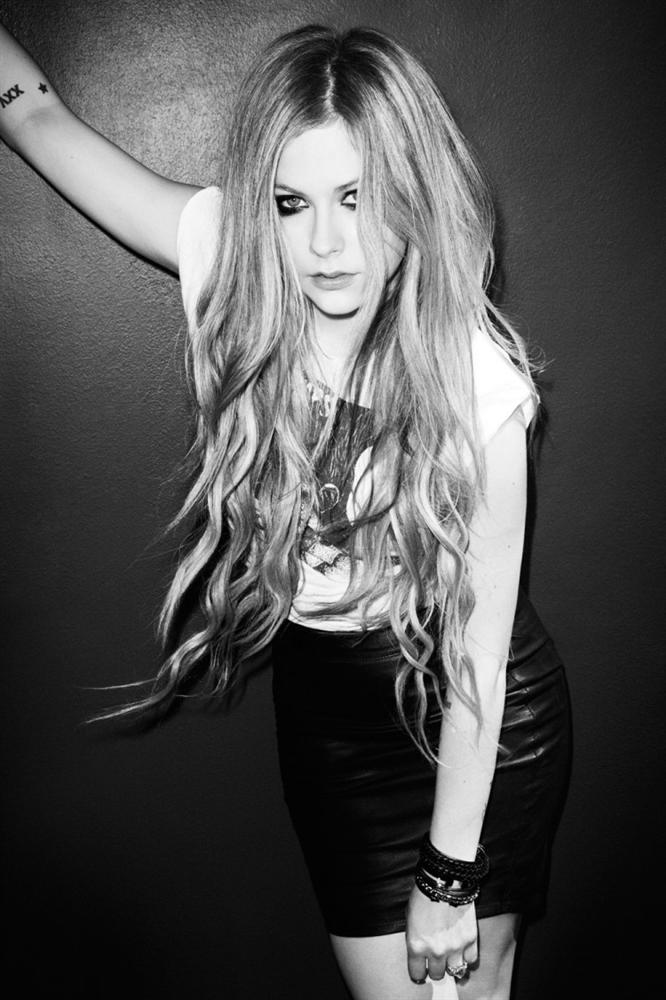 Tung nhạc cùng ngày: Lady Gaga và Avril Lavigne đại chiến, ai sẽ là người thực hiện màn tái xuất thành công?-2