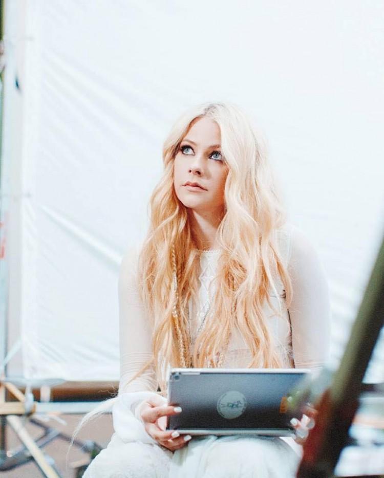 Tung nhạc cùng ngày: Lady Gaga và Avril Lavigne đại chiến, ai sẽ là người thực hiện màn tái xuất thành công?-4