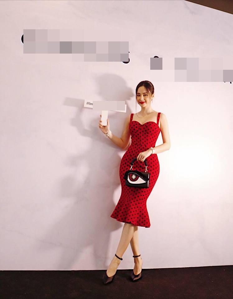 Ngọc Trinh đẹp như tiên giáng trần - Hoa hậu Tiểu Vy liên tục thả bùa yêu bằng trang phục màu trắng ĐẸP nhất thảm đỏ-8