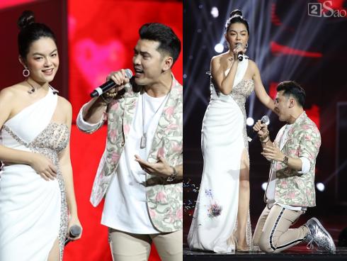 Sau 14 năm, Ưng Hoàng Phúc vẫn quỳ gối ôm chân Phạm Quỳnh Anh ấm áp như mới vừa hôm qua