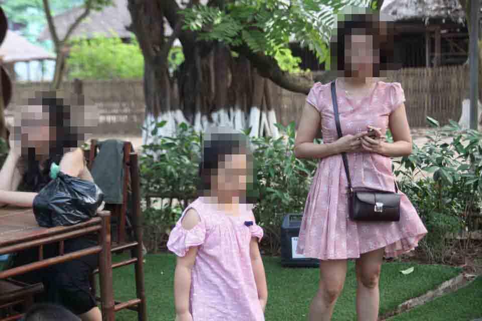 Thanh sắt rơi: Mẹ tử vong ngoài đường, con gái nhỏ bơ vơ-3