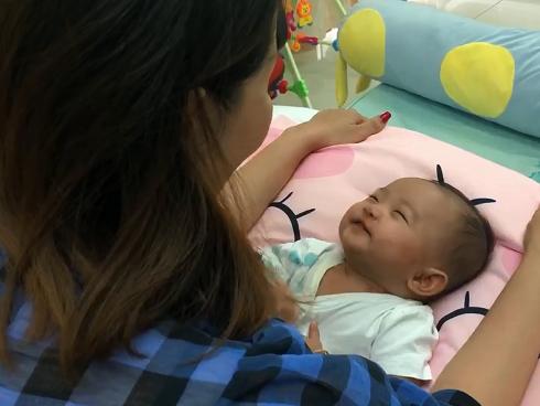 Tự nhận mình là osin cưng chiều Khánh Thi hết nấc, Phan Hiển khiến hội các bố hết lời hâm mộ-15