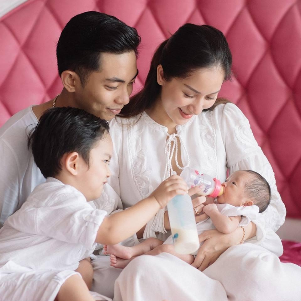 Sinh non 2,2kg thế mà chỉ sau 3 tháng, tiểu công chúa nhà Khánh Thi dễ thương không nhận ra-10