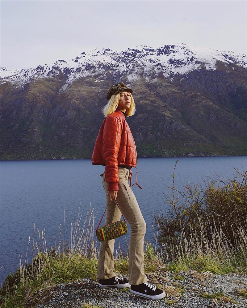 Minh Châu gây bất ngờ khi hát live ca khúc có tên lạ Hongkong1 như nuốt đĩa-4