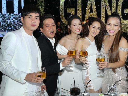 Lý do Bảo Anh và Hồ Quang Hiếu đi chung tới lễ cưới Trường Giang