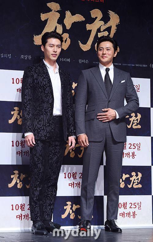 U50 Jang Dong Gun đẹp không kém cạnh khi đứng chung khung hình với U40 Hyun Bin-3