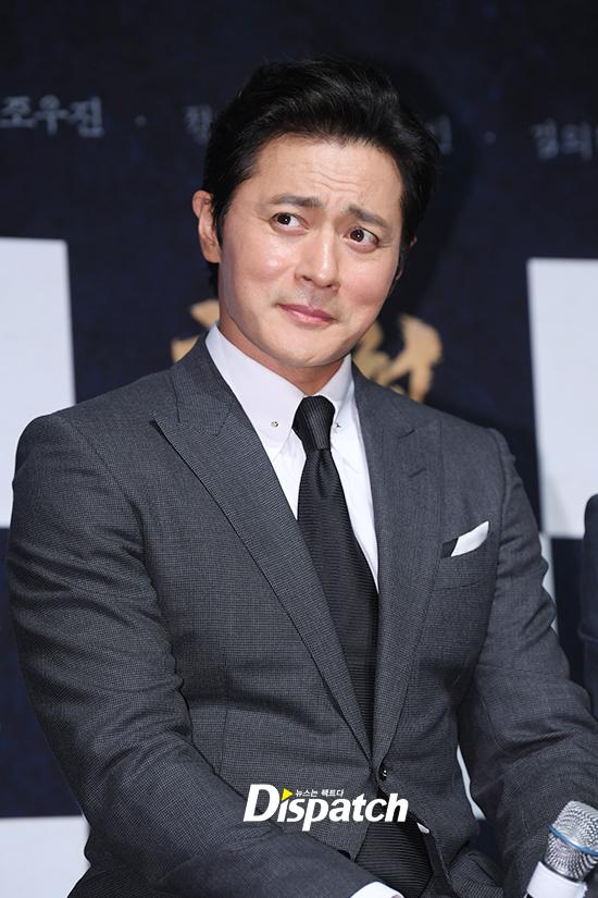 U50 Jang Dong Gun đẹp không kém cạnh khi đứng chung khung hình với U40 Hyun Bin-6