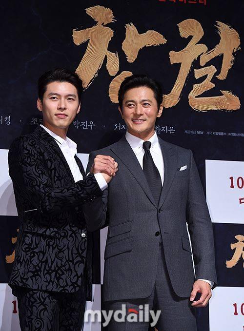 U50 Jang Dong Gun đẹp không kém cạnh khi đứng chung khung hình với U40 Hyun Bin-2