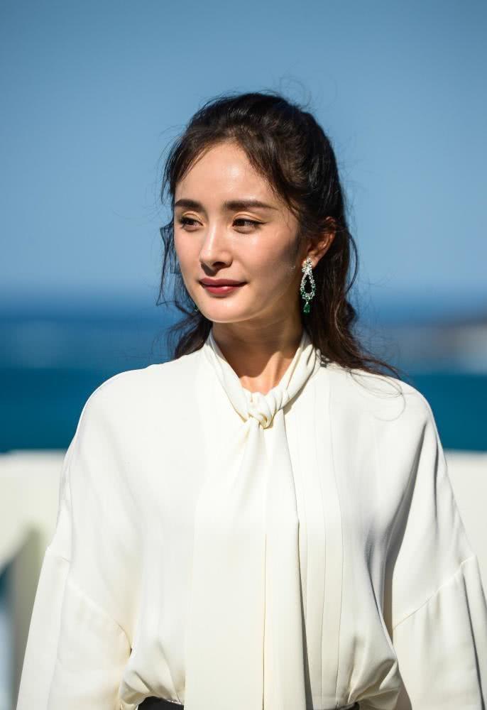 Fan chỉ giỏi bao biện, chỉ cần so với Xa Thi Mạn thôi nhan sắc Dương Mịch đã thua đau đớn rồi-2