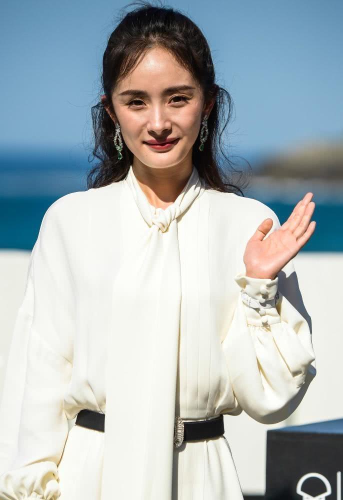 Fan chỉ giỏi bao biện, chỉ cần so với Xa Thi Mạn thôi nhan sắc Dương Mịch đã thua đau đớn rồi-3