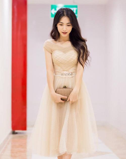 Bộ sưu tập túi hiệu của Hòa Minzy tăng vùn vụt trong một năm-3