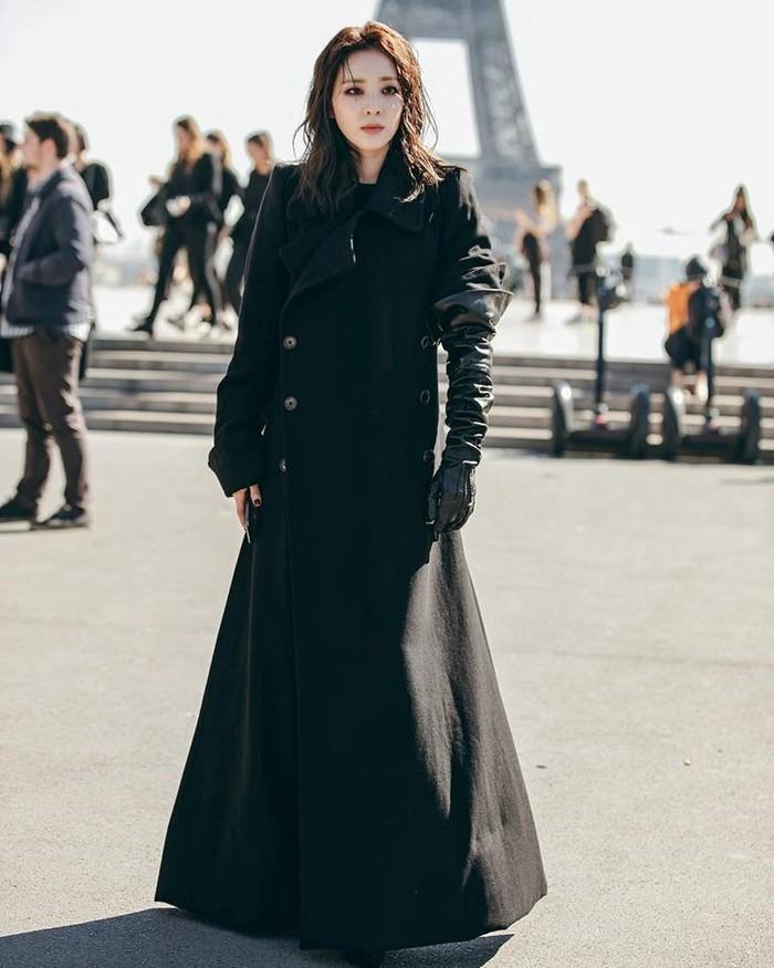 Hội ngộ ở Paris Fashion Week, Kỳ Duyên đánh sập mỹ nhân không tuổi Dara cả thần thái lẫn vóc dáng-8