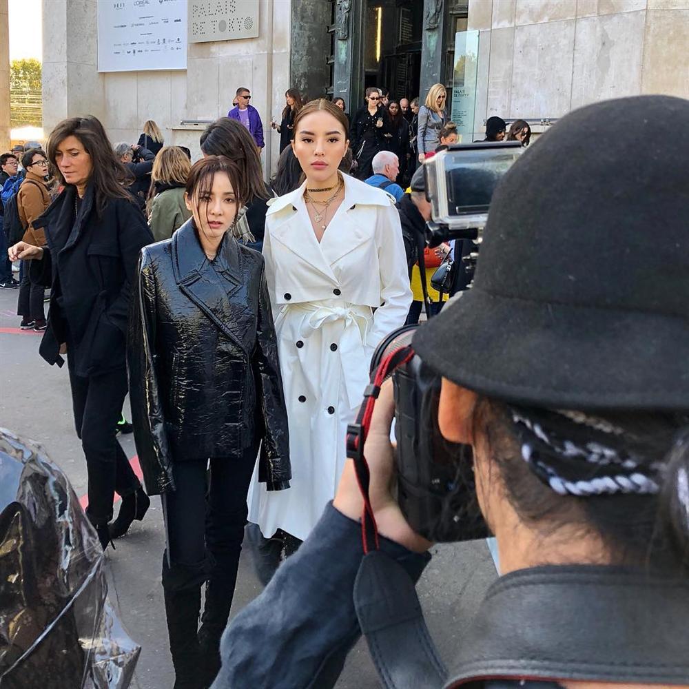 Hội ngộ ở Paris Fashion Week, Kỳ Duyên đánh sập mỹ nhân không tuổi Dara cả thần thái lẫn vóc dáng-2
