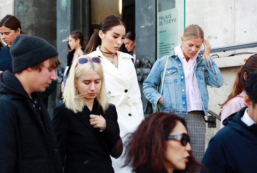 Hội ngộ ở Paris Fashion Week, Kỳ Duyên đánh sập mỹ nhân không tuổi Dara cả thần thái lẫn vóc dáng-4