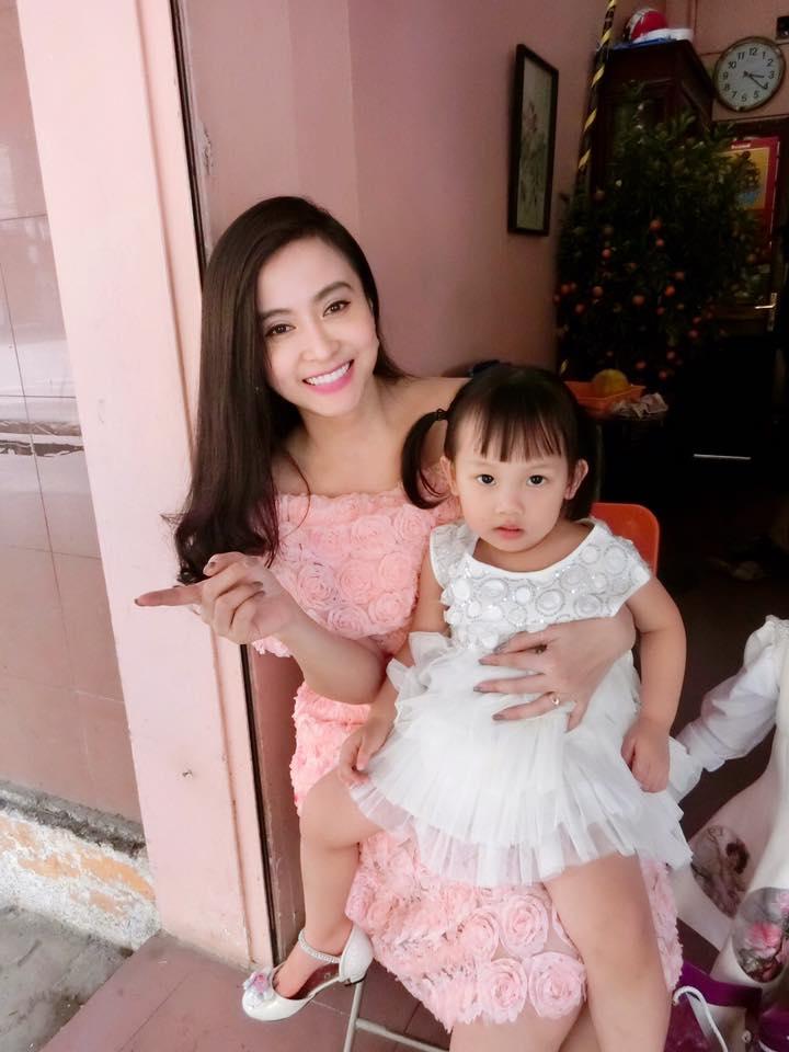 Thừa hưởng nét đẹp từ mẹ, con gái Huyền Baby được dự đoán trở thành mỹ nhân trong tương lai-7