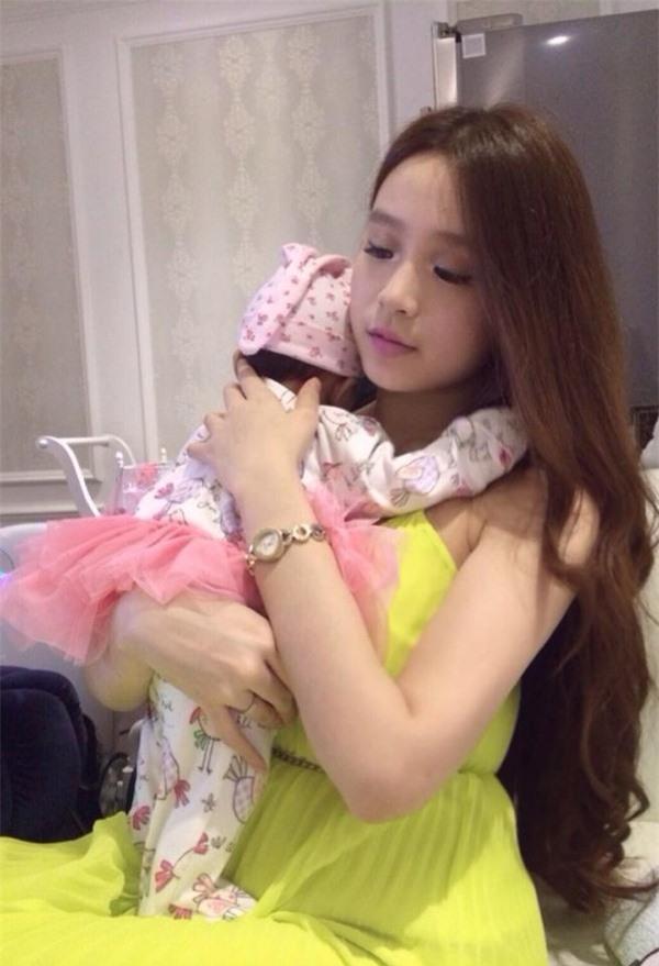Thừa hưởng nét đẹp từ mẹ, con gái Huyền Baby được dự đoán trở thành mỹ nhân trong tương lai-4