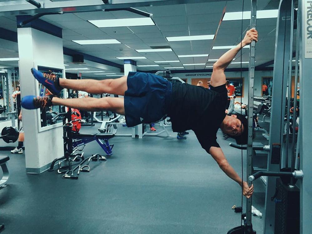 Hot boy Thái Lan body 6 múi, mắt một mí điển trai như sao Hàn-5