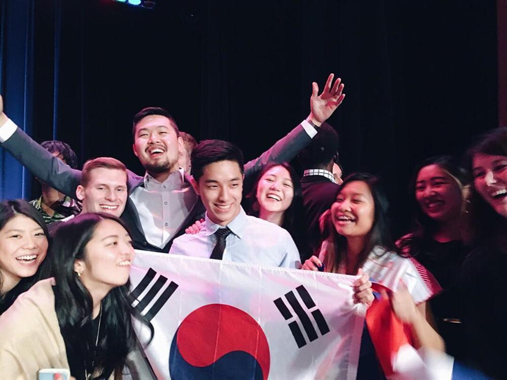 Hot boy Thái Lan body 6 múi, mắt một mí điển trai như sao Hàn-8