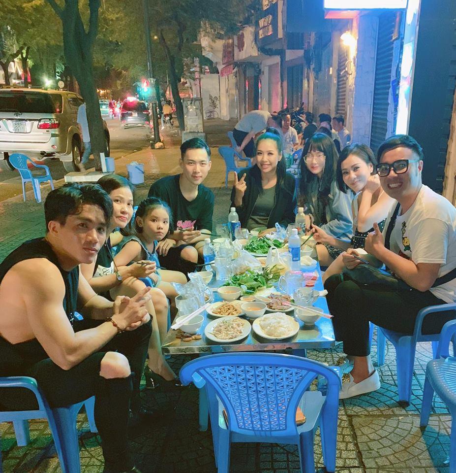 Lan Khuê tạo dáng nổi loạn trước xế sang sau lễ đính hôn-10