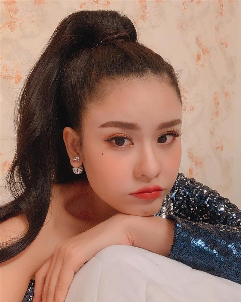 Lan Khuê tạo dáng nổi loạn trước xế sang sau lễ đính hôn-12