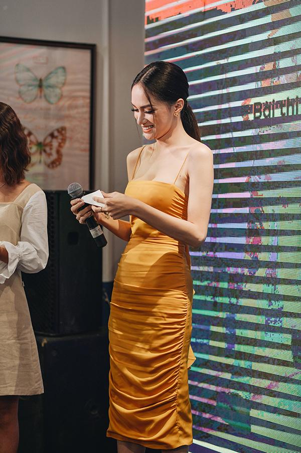 Hương Giang Idol khoe vòng 1 gợi cảm, liên tục giữ dây áo vì quá mảnh-6