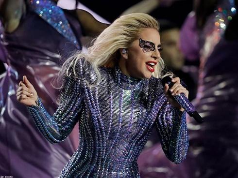 Lady Gaga lại 'vụt sáng'