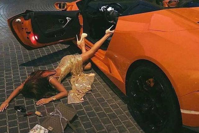 Chẳng những bắt kịp trào lưu ngã sấp mặt, Pha Lê còn... ngã mạnh đến mức tung tóe hết nội y-1