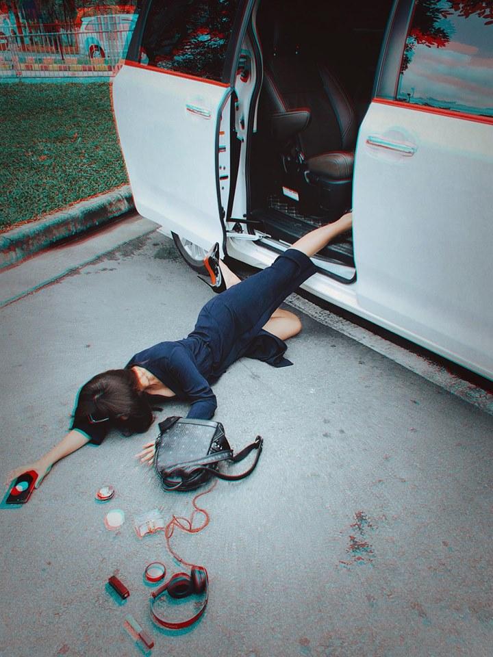 Chẳng những bắt kịp trào lưu ngã sấp mặt, Pha Lê còn... ngã mạnh đến mức tung tóe hết nội y-5