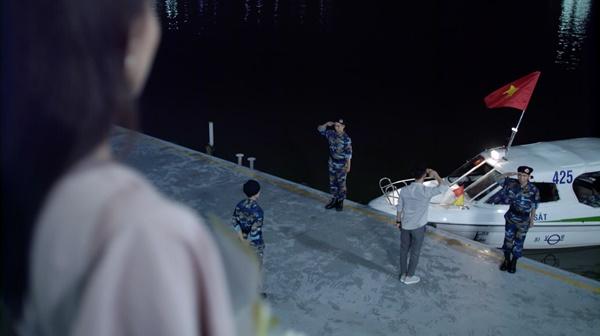 Hậu duệ mặt trời Việt Nam: Song Luân khoe thân hình 6 múi ăn đứt Song Joong Ki-2