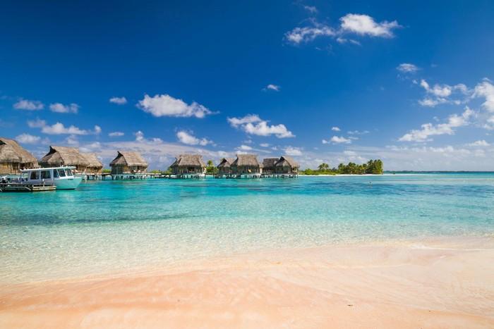 Những bãi biển có bờ cát hồng kỳ ảo nhất thế giới-9