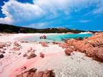 Những bãi biển có bờ cát hồng kỳ ảo nhất thế giới
