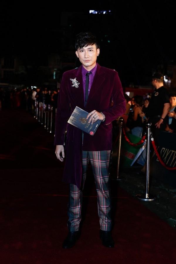 SAO MẶC XẤU: Đức Phúc mặc áo như nilon bóng lộn - Thúy Nga phô trương vòng 1 quá đà-6