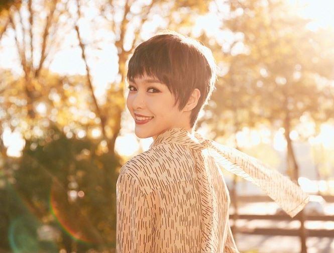 Mỹ nhân Cbiz đọ sắc ở Paris Fashion Week: Xa Thi Mạn bị chê rườm rà - Angela Baby đẹp không tì vết-9