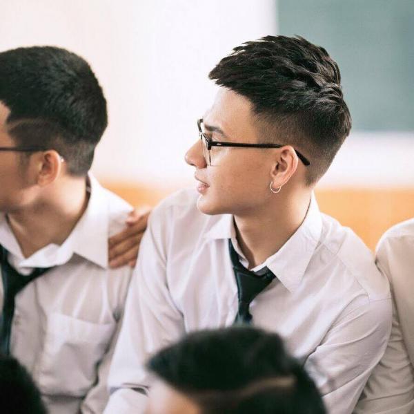 Dân mạng tìm kiếm gương mặt thật của nam sinh FPT giả gái xinh đẹp-4