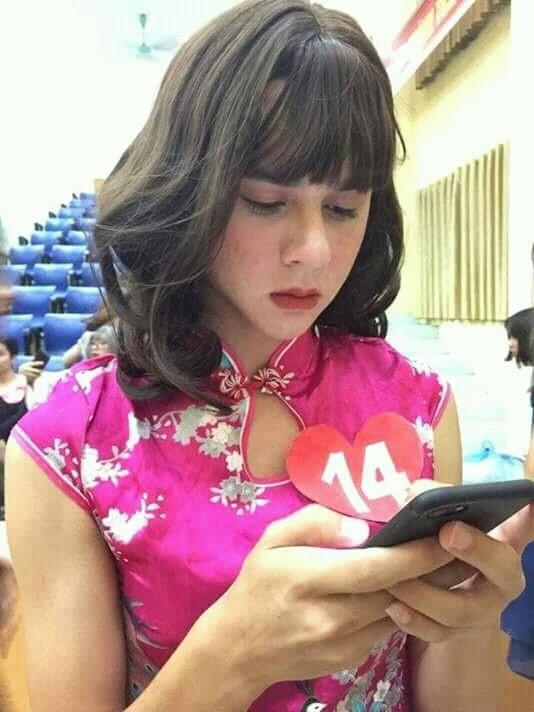 Dân mạng tìm kiếm gương mặt thật của nam sinh FPT giả gái xinh đẹp-2