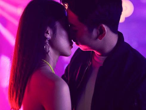 Bắt gặp thánh thả thính Osad hôn hotgirl nói 7 thứ tiếng Khánh Vy đắm đuối trong quán bar-7