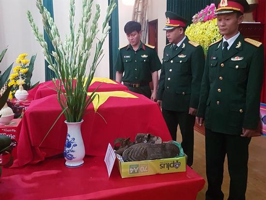 10 giờ băng rừng tìm kiếm hài cốt 2 phi công trên núi Tam Đảo
