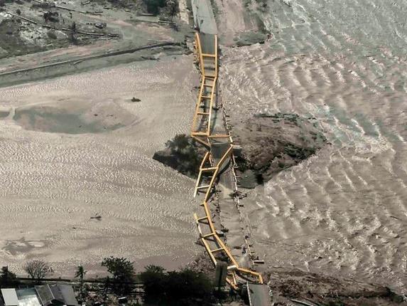 Indonesia: Sóng thần ập vào bất ngờ, hàng trăm người thương vong-2