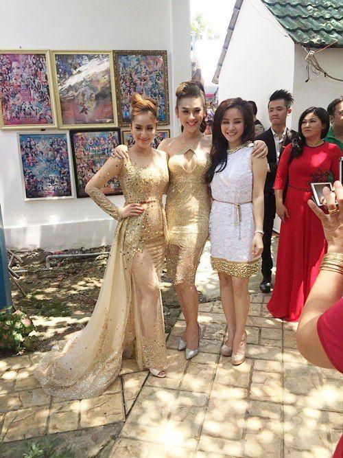 Chỉ là đi dự tiệc cưới thôi, nhiều sao Việt bị chỉ trích vì vô tâm lên đồ lấn lướt cả cô dâu - chú rể-6