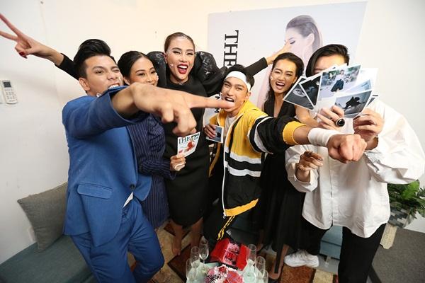 Hết hồn xem Minh Hằng ăn mừng hổng giống ai tại The Face: Nổi nhạc nhảy tưng bừng, phụt tuyết kín mặt thí sinh-13