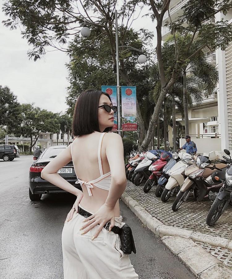 Thúy Vi tự tin phô trương eo thon ngực khủng - Hòa Minzy khoe street style chất lừ ở Paris-9