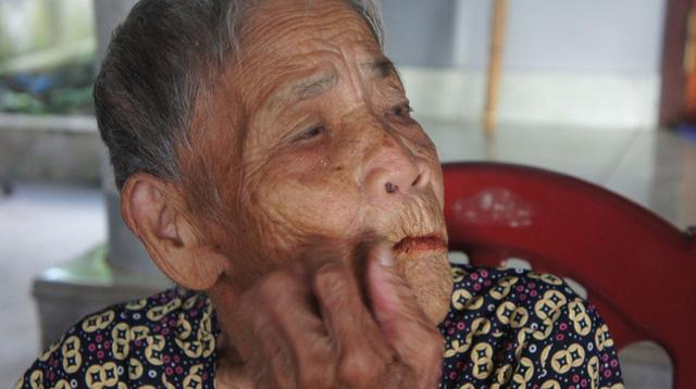 Hà Tĩnh:  Xôn xao câu chuyện cụ bà 98 tuổi mọc răng-1